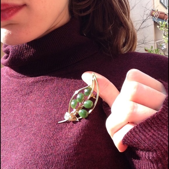 Jade Like Green Stone Vintage Leaf Pin - Picture 2 of 5